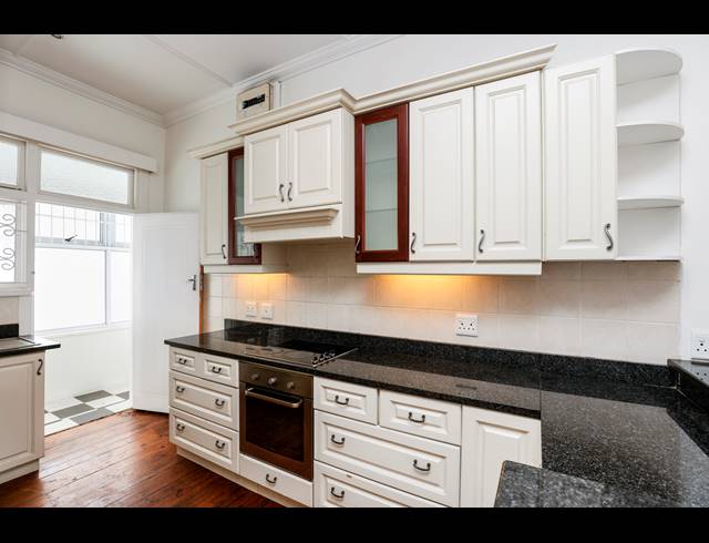 2.5 BEDROOM APARTMENT FOR SALE IN ESSENWOOD